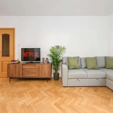 Comfortable Single-storey House By The Апартаменти Варшава