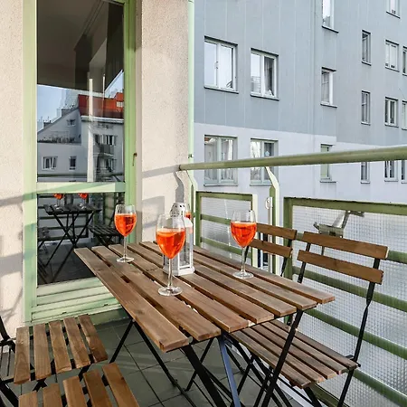 Апартаменти Comfortable Single-storey House By The Варшава