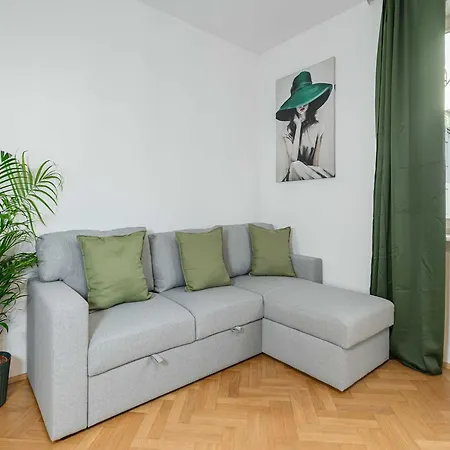 Comfortable Single-storey House By The Апартаменти *